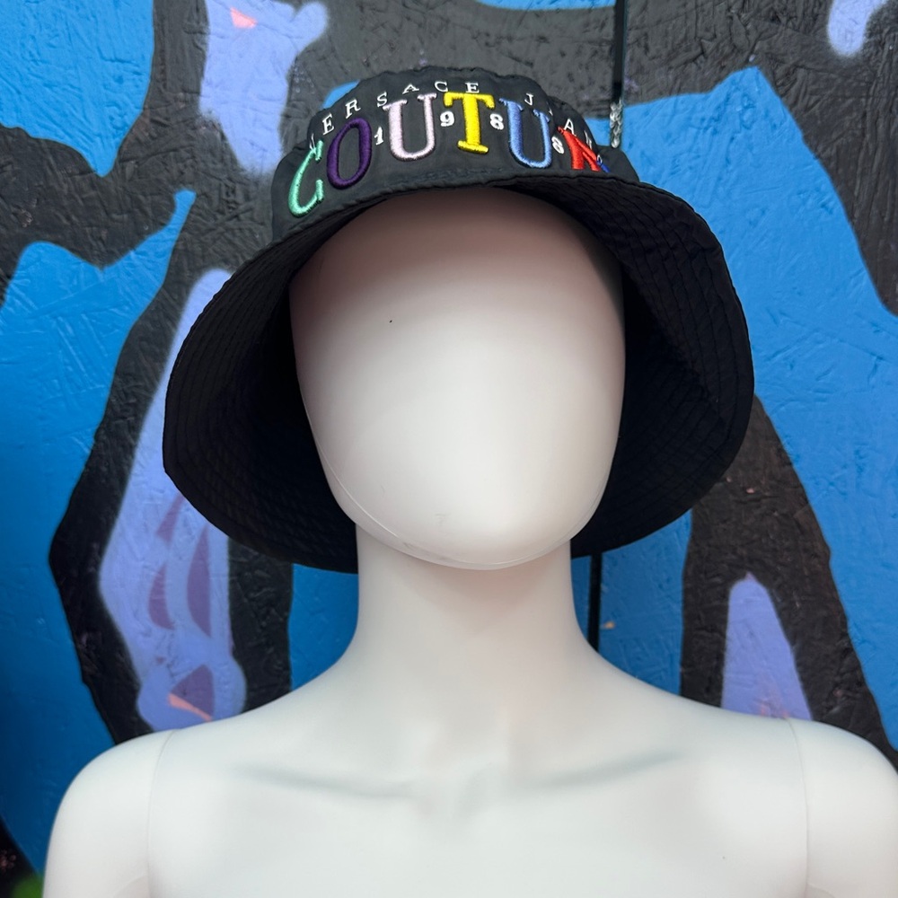 Authentic Versace Jeans Couture Rainbow Embroidered Black Bucket Hat Unisex New - Picture 4 of 5